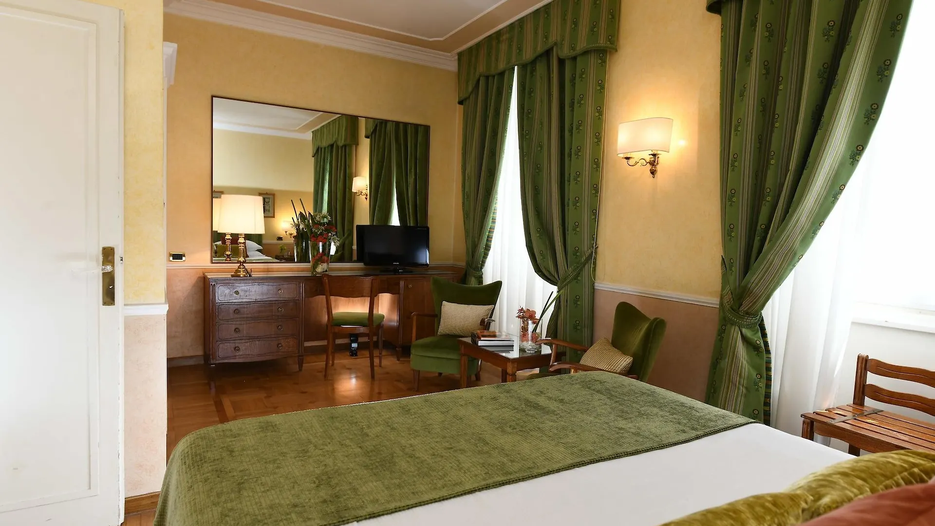 Bettoja Hotel Massimo D'Azeglio Rome 4*,